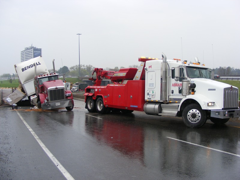 Abrams Towing Services | 1450 Wallace Rd, Oakville, ON L6L 2Y1, Canada | Phone: (905) 827-3286
