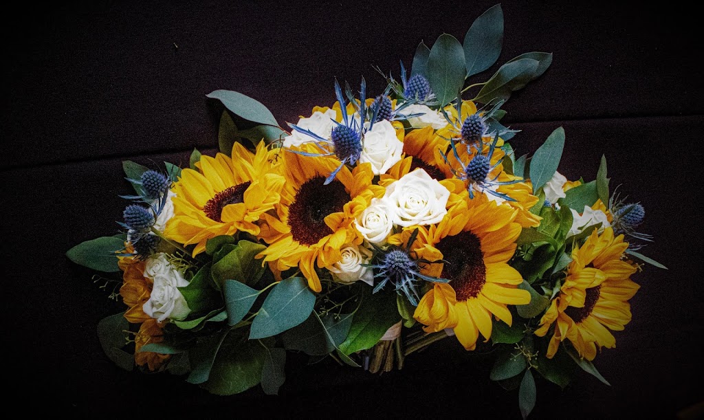 Country Flower and Gift Shoppe | 7751 S Talbot Rd, Maidstone, ON N0R 1K0, Canada | Phone: (519) 737-6843