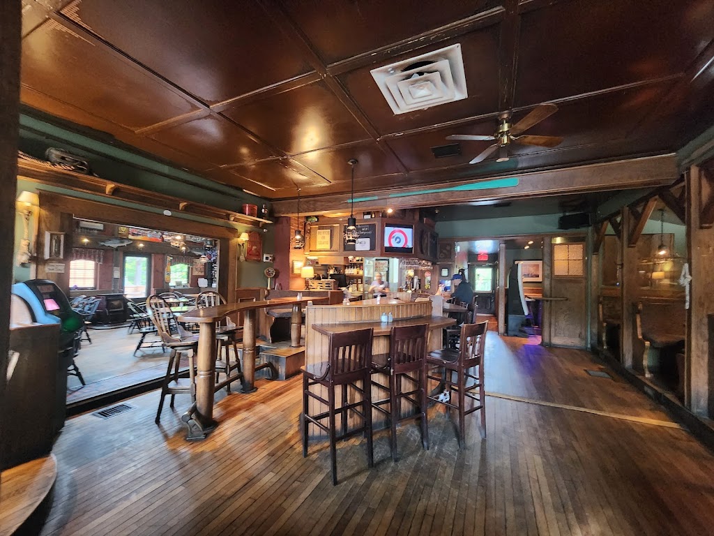 The Knot Pub | 4 Dufferin St, Lunenburg, NS B0J 2C0, Canada | Phone: (902) 634-3334
