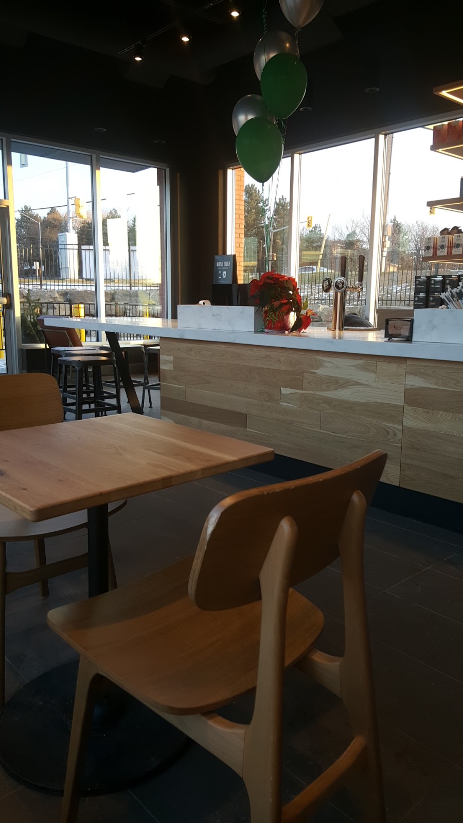 Starbucks | 8220 Bayview Ave B01001A, Markham, ON L3T 2S2, Canada | Phone: (416) 300-4938