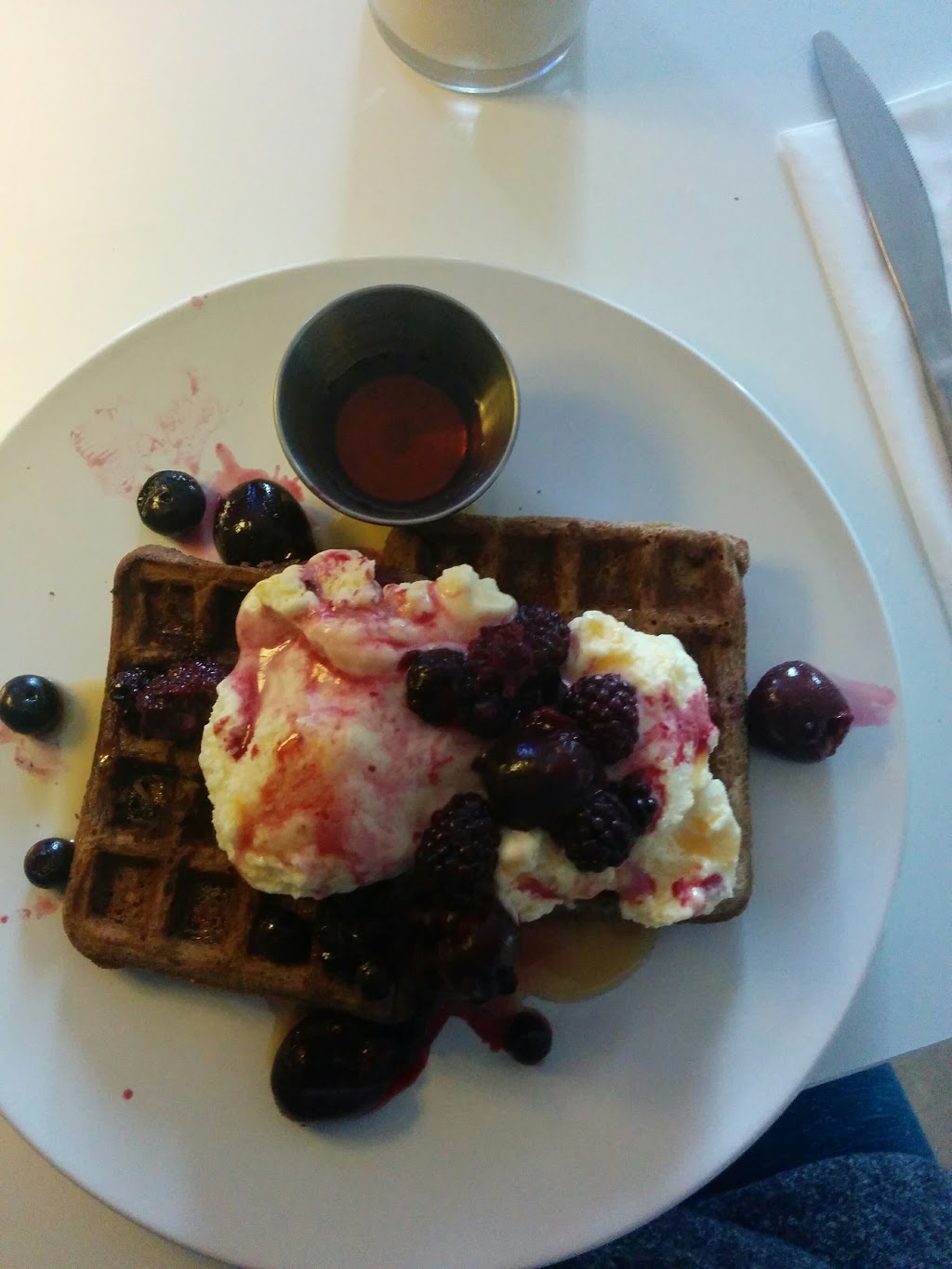 Indigo Lounge Holistic Wellness Centre & Eatery | 264 Tillson Ave, Tillsonburg, ON N4G 3B3, Canada | Phone: (519) 688-1188