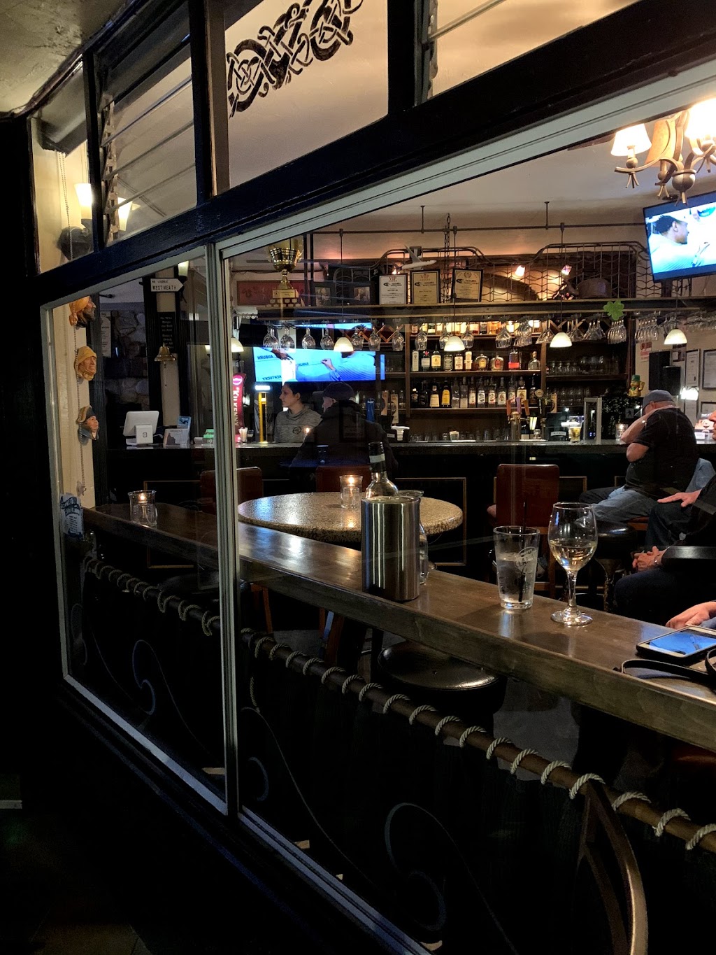 Dew Drop Inn | 15065 Marine Dr, White Rock, BC V4B 1C5, Canada | Phone: (604) 385-2008