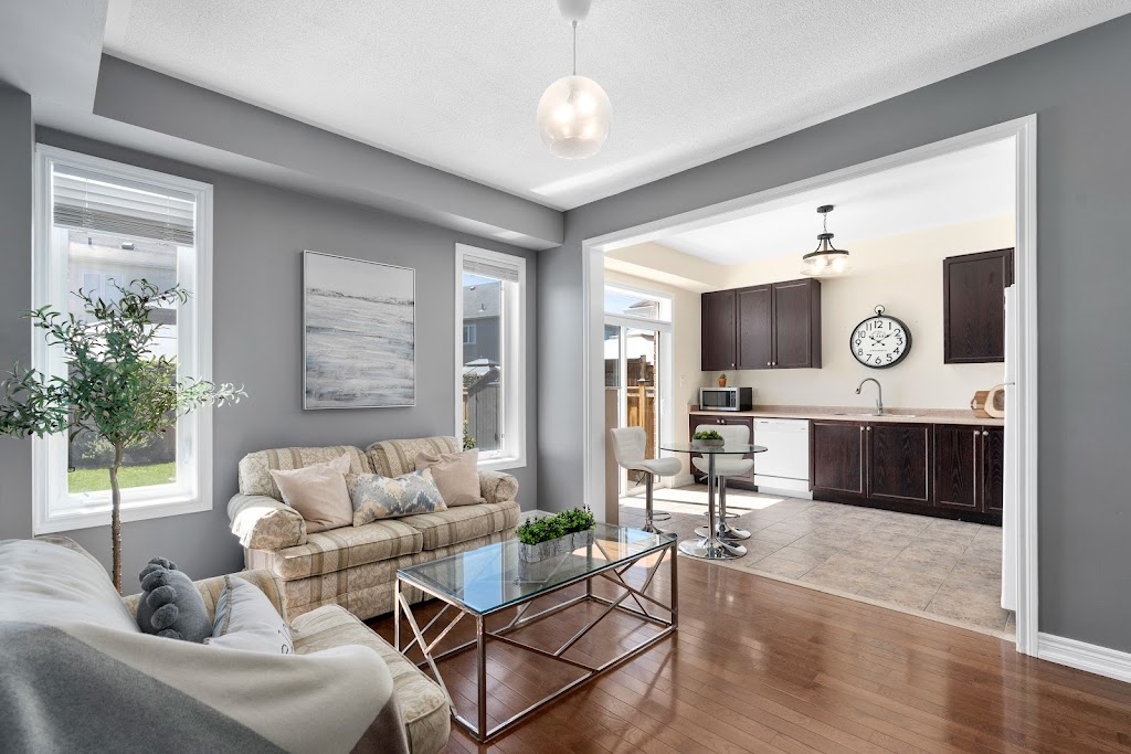 Innisfil Real Estate Agent - Carrie Noonan, RE/MAX | 2095 Thompson St, Innisfil, ON L9S 1T1, Canada | Phone: (705) 706-7890