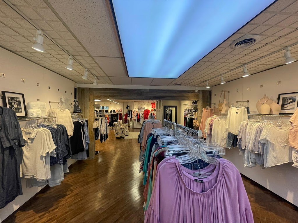 Lace Sainte Anne | 92 Rue Ste Anne, Sainte-Anne-de-Bellevue, QC H9X 1L8, Canada | Phone: (514) 457-6798