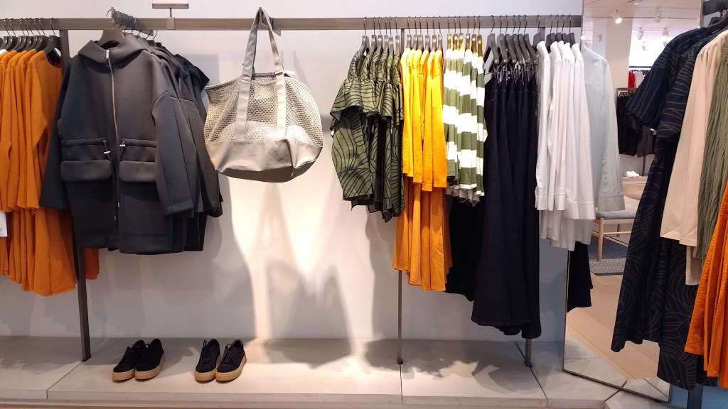 COS | 85 Bloor St W, Toronto, ON M5S 1M1, Canada | Phone: (416) 925-7033