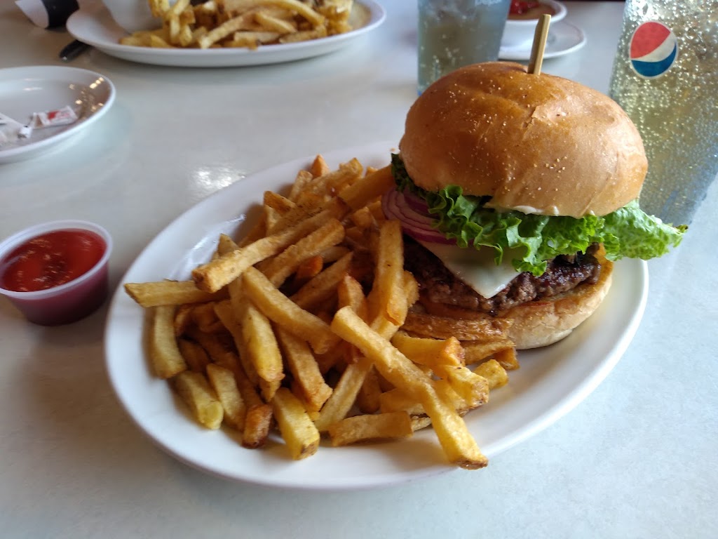Harolds Family Restaurant | 1771 Trans-Canada Hwy, Kamloops, BC V2C 3Z6, Canada | Phone: (250) 372-2135