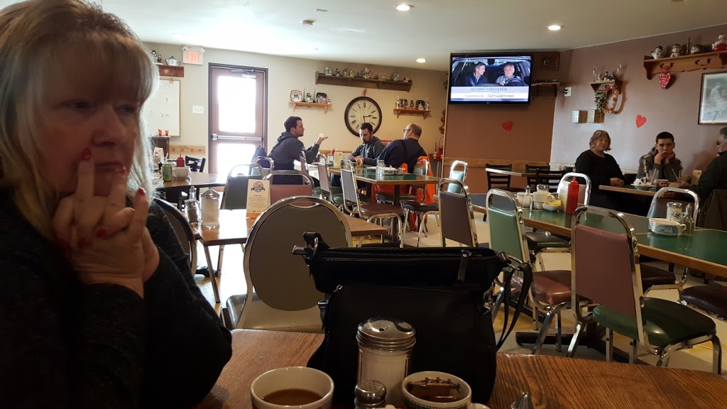 Ti-Beauville Restaurant | 43160 #1 East Hwy, Richer, MB R0E 1S0, Canada | Phone: (204) 422-9414