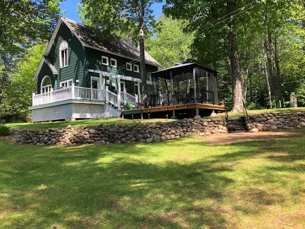 Chalet à louer en Outaouais sur le bord de leau | 64 Chemin de la Baie, Saint-Émile-de-Suffolk, QC J0T 1K0, Canada | Phone: (819) 576-5485