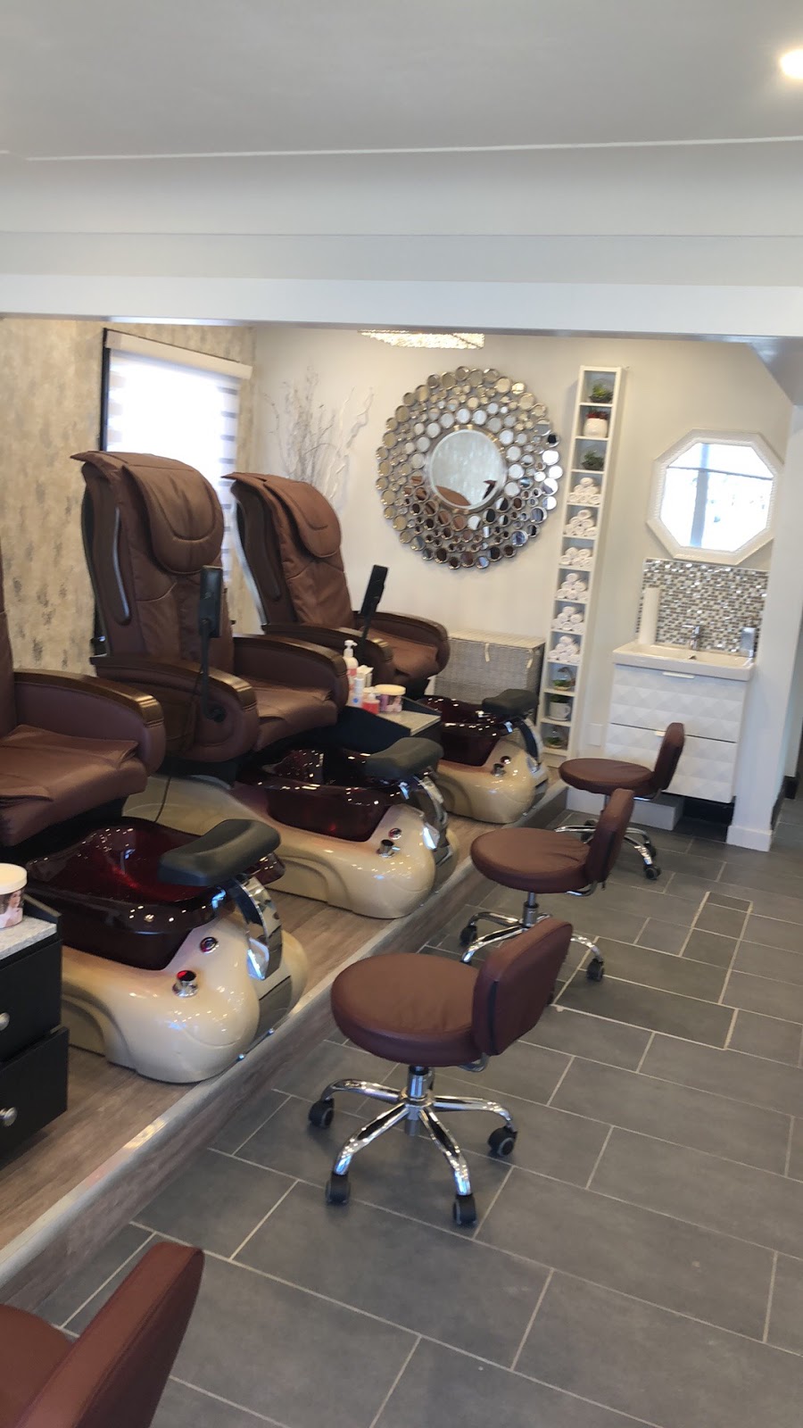 Fashion Nails Salon & Spa | 783 Brant St, Burlington, ON L7R 2J2, Canada | Phone: (905) 632-0220