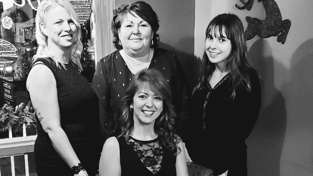 Salon De La Place Pour Elle Et Lui | 6 Pl. du Marché, Beauharnois, QC J6N 2S1, Canada | Phone: (450) 429-7770