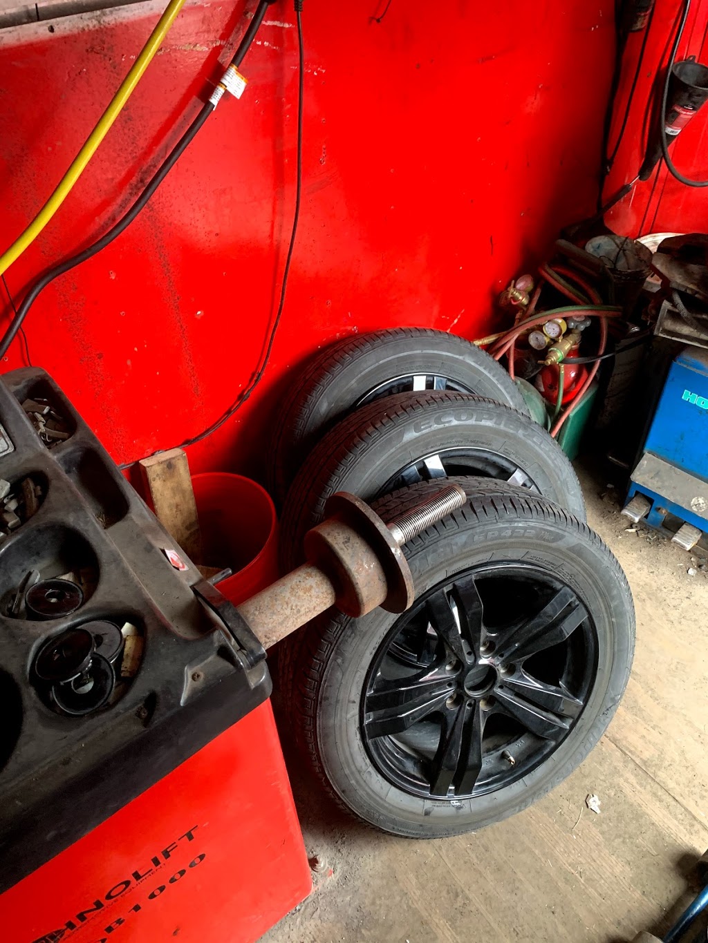 Pneus et mechanic mobile | Rue Pacific, Saint-Hubert, QC J3Z 0E5, Canada | Phone: (514) 608-7128