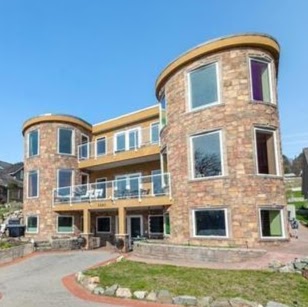 Beach Ave Castle Luxury Vacation Rental | 3860 Beach Ave, Peachland, BC V0H 1X1, Canada | Phone: (778) 581-8682