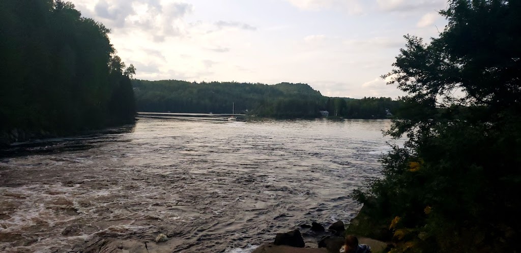Auberge de lEau Vive | 89 Chem. du Lac-Taureau, Saint-Michel-des-Saints, QC J0K 3B0, Canada | Phone: (450) 833-1758
