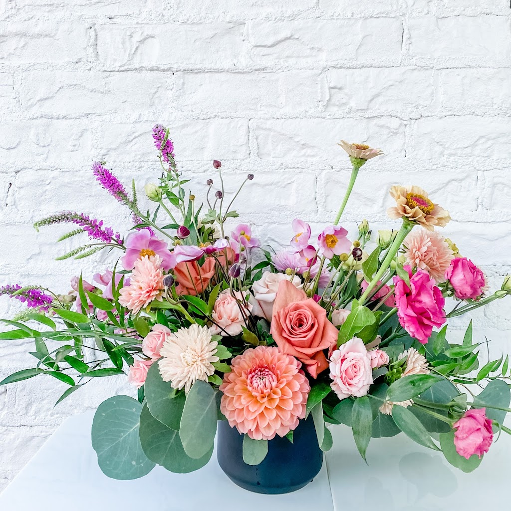 Living Fresh Flower Studio | 1382 King St N, St. Jacobs, ON N0B 2N0, Canada | Phone: (226) 336-1017