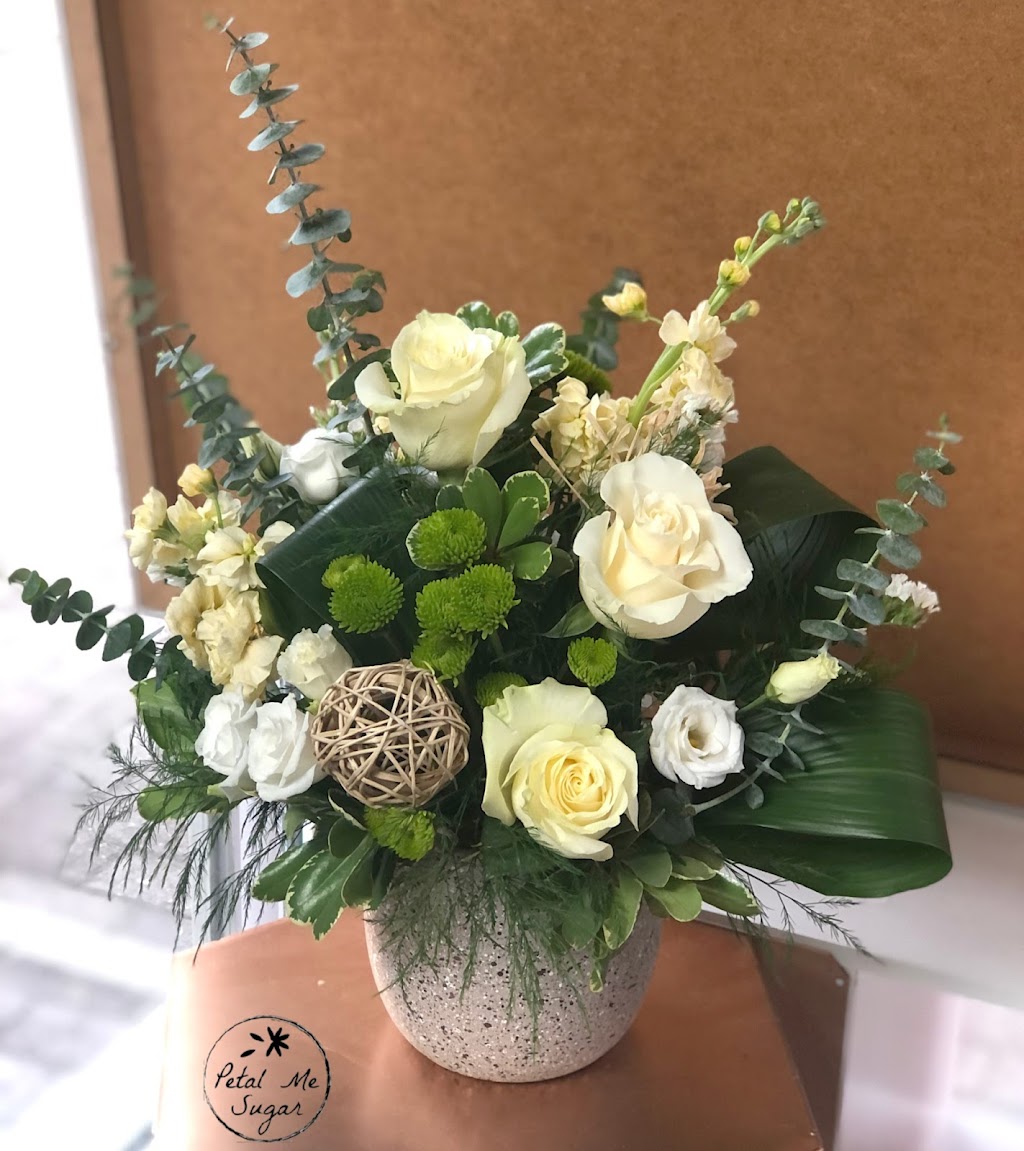 Petal Me Sugar Florist | 2 Orchard Heights Blvd #5, Aurora, ON L4G 3W3, Canada | Phone: (905) 726-3344