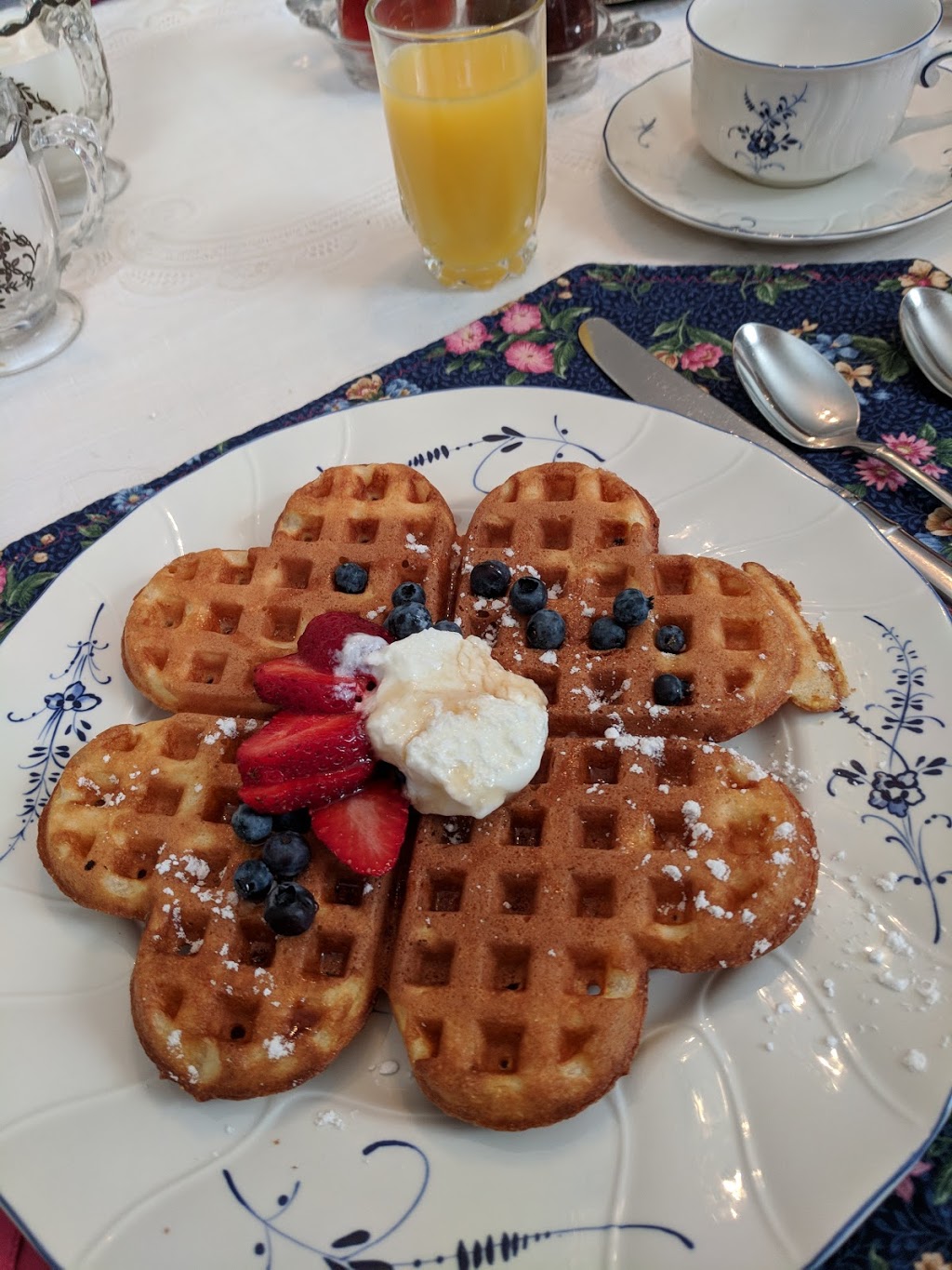 Century House B & B | 155 Dill St, Bracebridge, ON P1L 1E5, Canada | Phone: (705) 645-9903