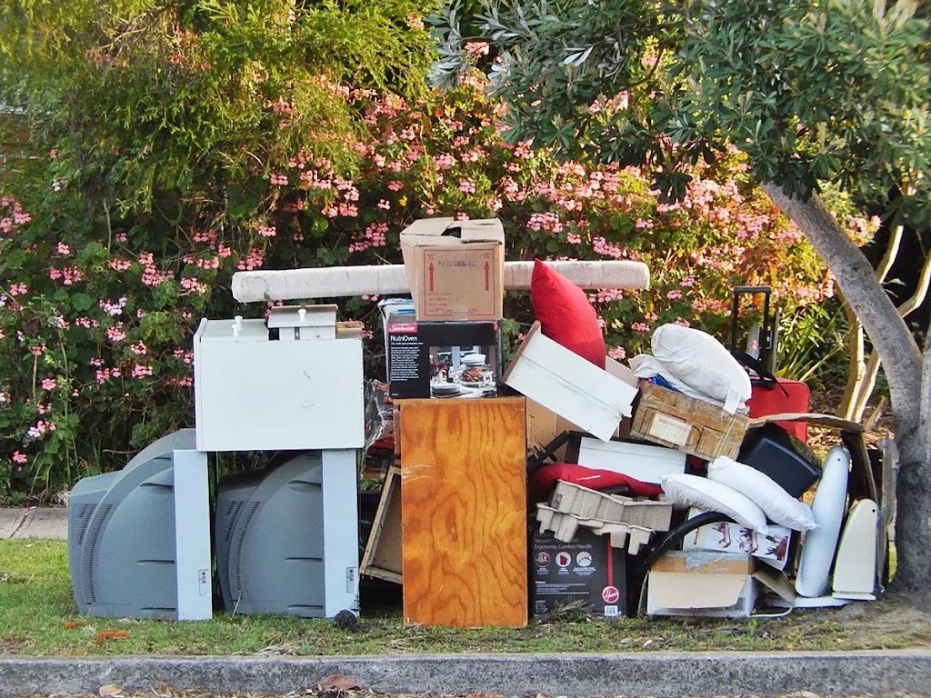 Rubbish Rescue Junk Removal | 40114 Talbot Line, St Thomas, ON N5P 3T2, Canada | Phone: (226) 663-6091