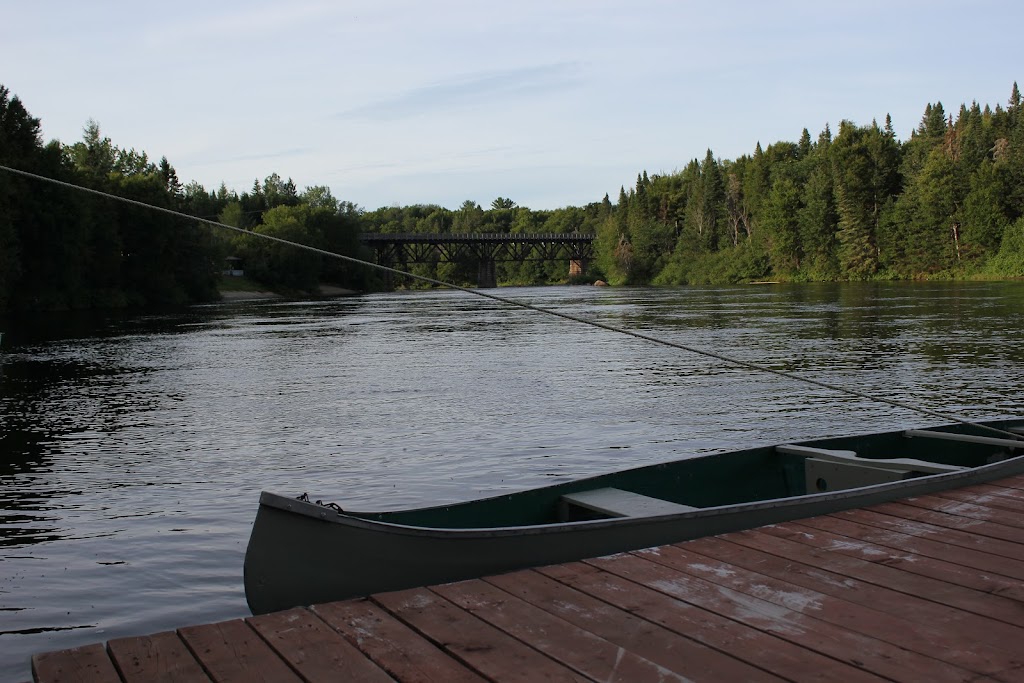 Chalet Shannon Beach | 12 Rue Leclerc, Shannon, QC G0A 4N0, Canada | Phone: (418) 563-0963