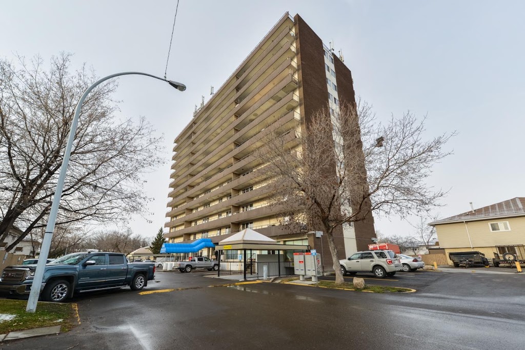 Lord Byron Towers & Townhouses | 1 Royal Rd NW, Edmonton, AB T6J 2E8, Canada | Phone: (780) 414-6217
