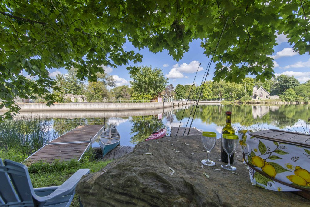 The Old Mill Manor | 104 Old Mill Ln, Almonte, ON K0A 1A0, Canada | Phone: (613) 257-9477