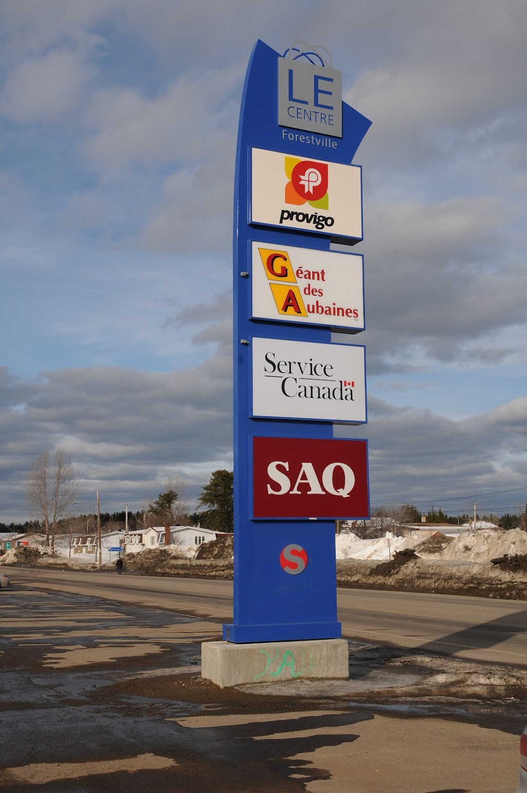 Le Centre Forestville | 25 QC-138, Forestville, QC G0T 1E0, Canada | Phone: (418) 275-3143