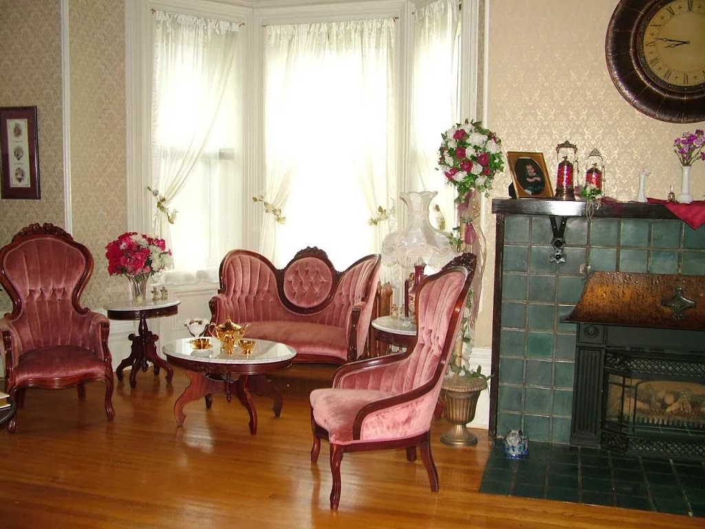 Hardwood Haven Bed & Breakfast | 555 Main St W, Listowel, ON N4W 1A9, Canada | Phone: (519) 418-0555