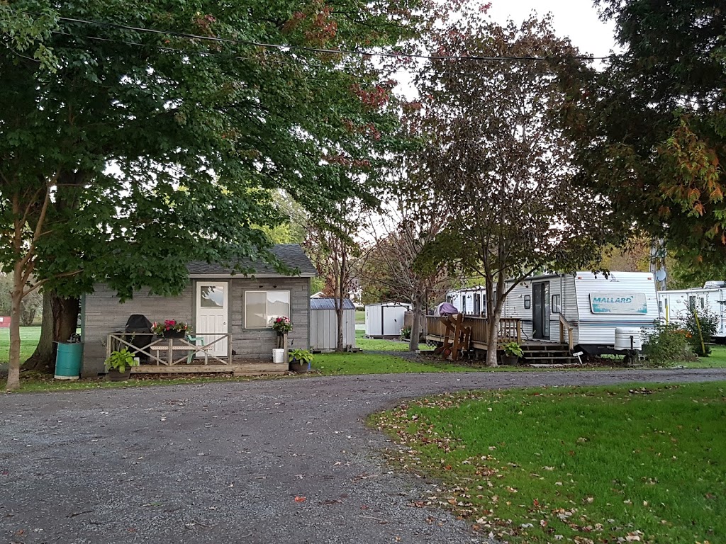 RaysCottages | 27B McKnight Ln, Bloomfield, ON K0K 1G0, Canada | Phone: (613) 399-5964