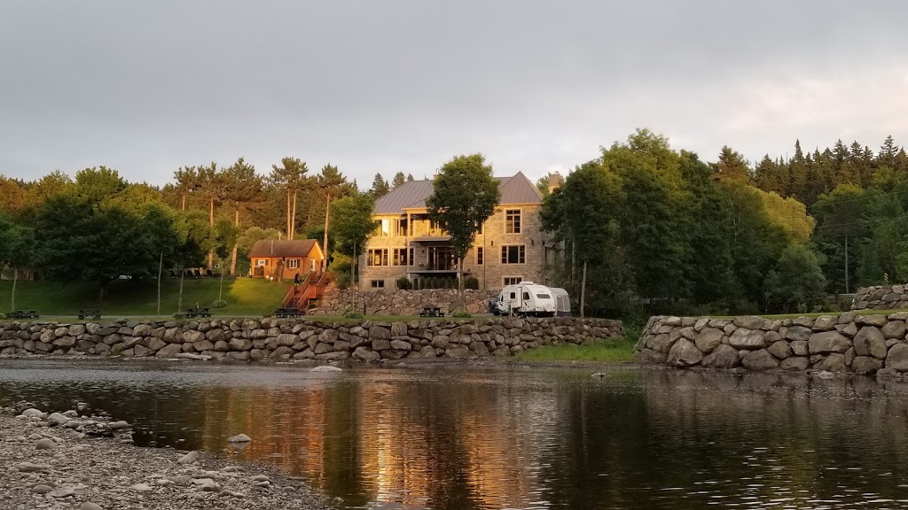 Camping La Jolie Rochelle | 221 La Petite-3e, Saint-Raphaël, QC G0R 4C0, Canada | Phone: (418) 243-1320