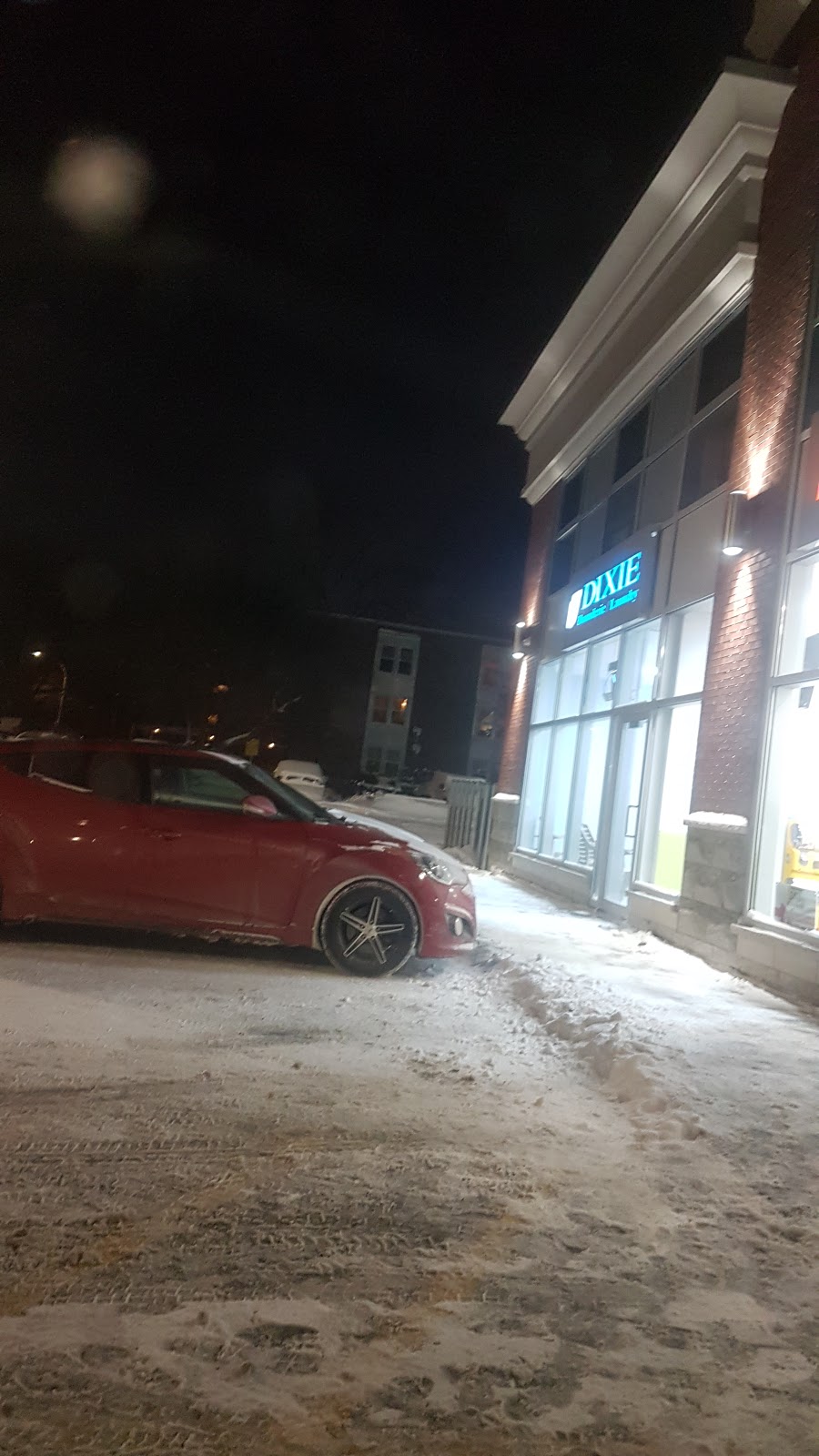 Buanderie Dixie | 421 Avenue Bourke, Dorval, QC H9S 3W8, Canada | Phone: (514) 709-2884