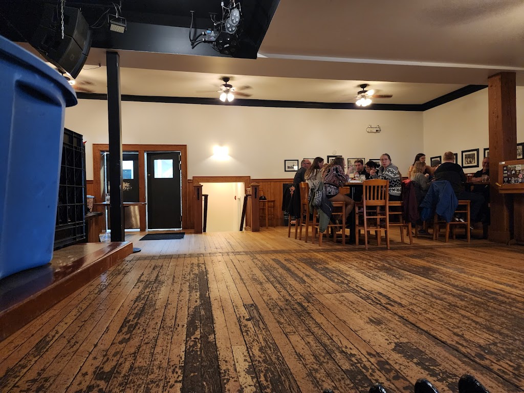 Waverley Hotel | 2692 Dunsmuir Ave, Cumberland, BC V0R 1S0, Canada | Phone: (250) 336-8322