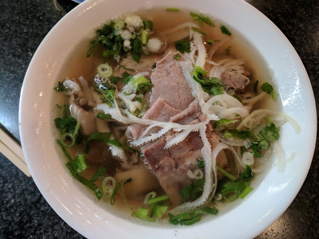 Pho Big Bowl | 2655 Liruma Rd, Mississauga, ON L5K 1Y8, Canada | Phone: (905) 855-8829