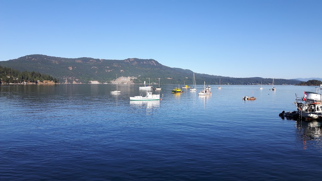 Brentwood Lighthouse Bed and Breakfast | 759 Sea Dr, Brentwood Bay, BC V8M 1B1, Canada | Phone: (250) 652-9733