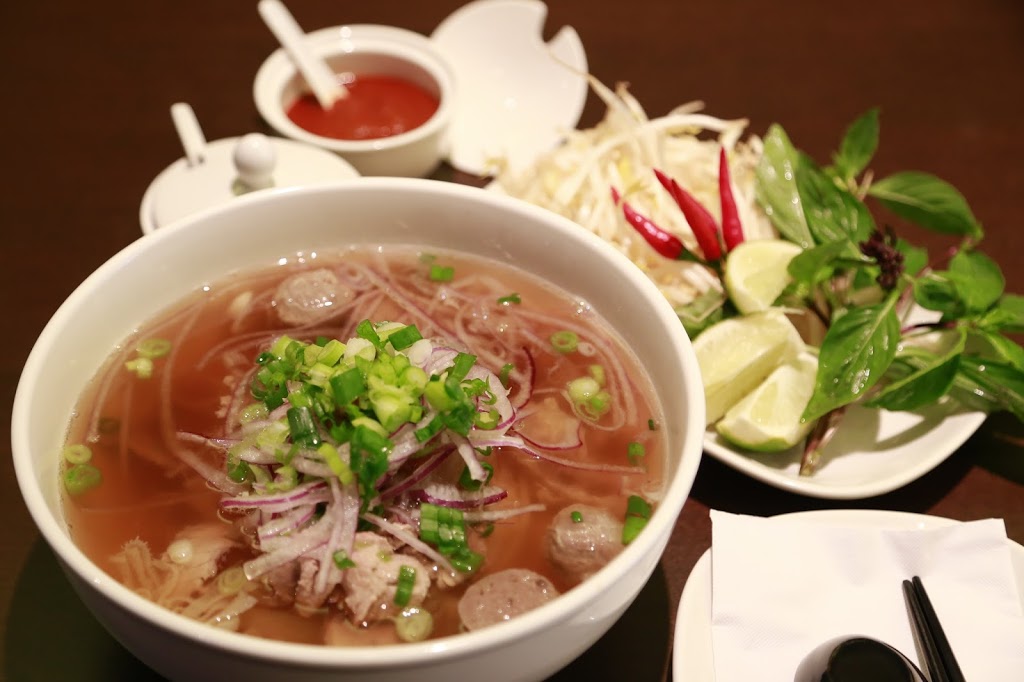 Pho King Fabulous! | 2411 Yonge St, Toronto, ON M4P 2E7, Canada | Phone: (647) 352-5288