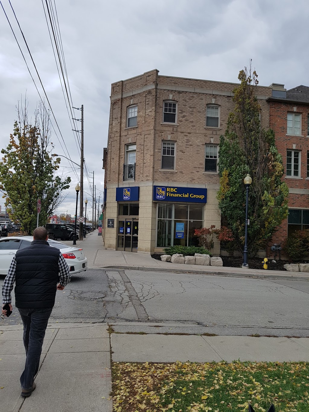 RBC Royal Bank | 3609 Lake Shore Blvd W, Etobicoke, ON M8W 1P5, Canada | Phone: (416) 259-3226