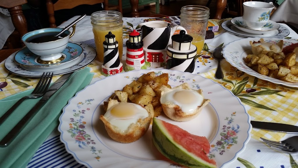 Prince County Guest House | 11 Lady Slipper Dr N, Miscouche, PE C0B 1T0, Canada | Phone: (902) 436-3216