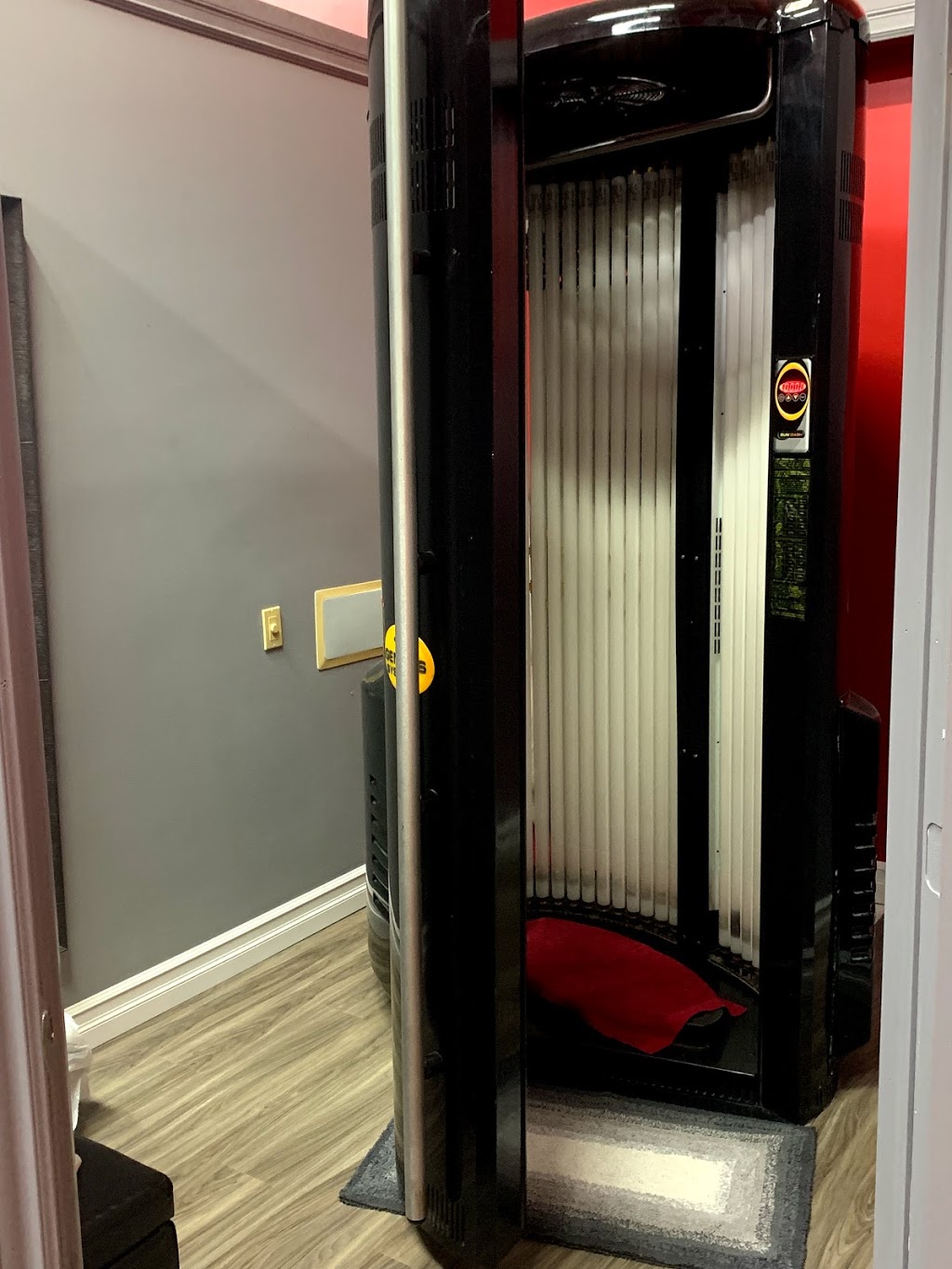Shades Tanning Spa | 16 Seacliff Dr E Unit 300, Leamington, ON N8H 2L2, Canada | Phone: (519) 997-4906