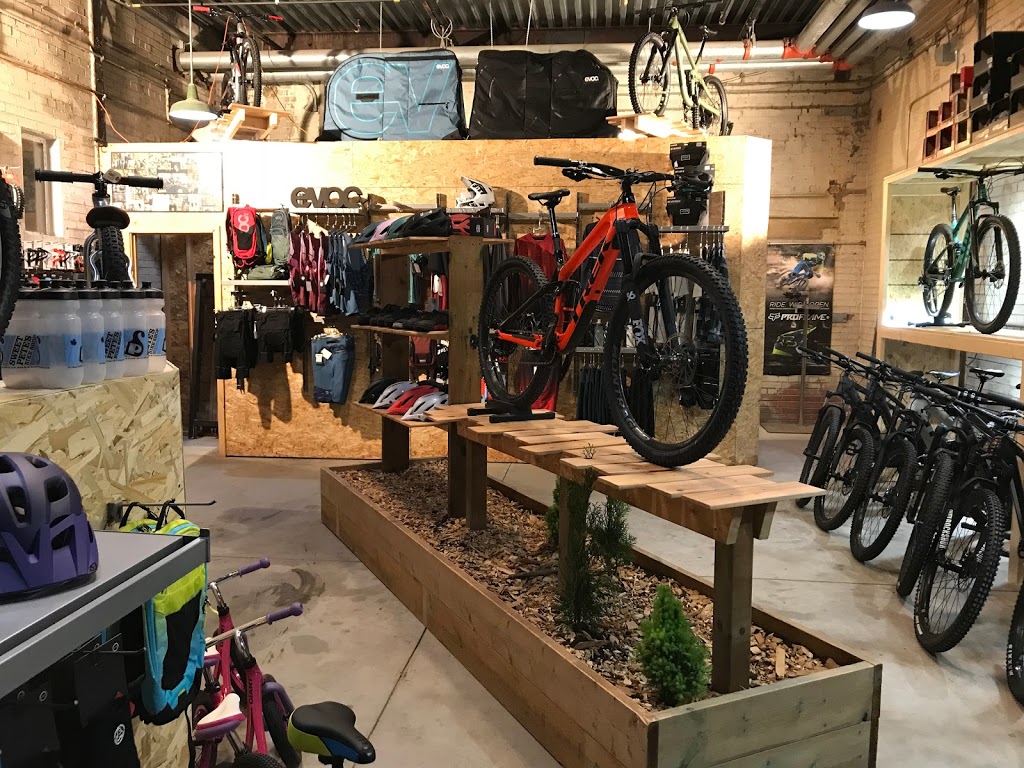 Sweet Petes Trailhead | 550 Bayview Ave #10, Toronto, ON M4W 3X8, Canada | Phone: (416) 533-1411