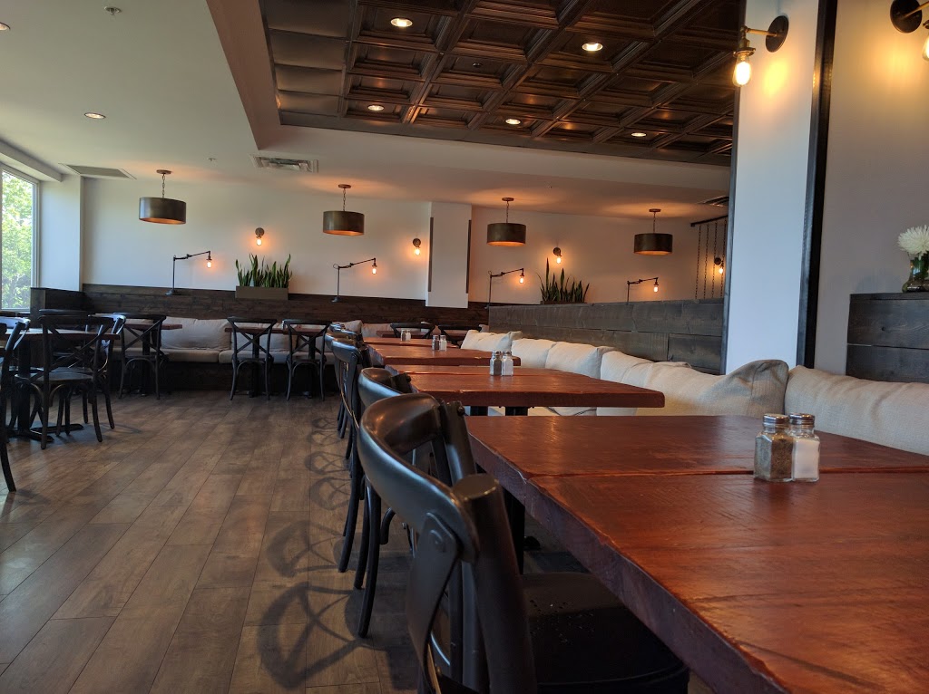 Lakeside Grill @ Chocolate Lake Hotel | 20 St Margarets Bay Rd, Halifax, NS B3N 1H4, Canada | Phone: (902) 477-5611