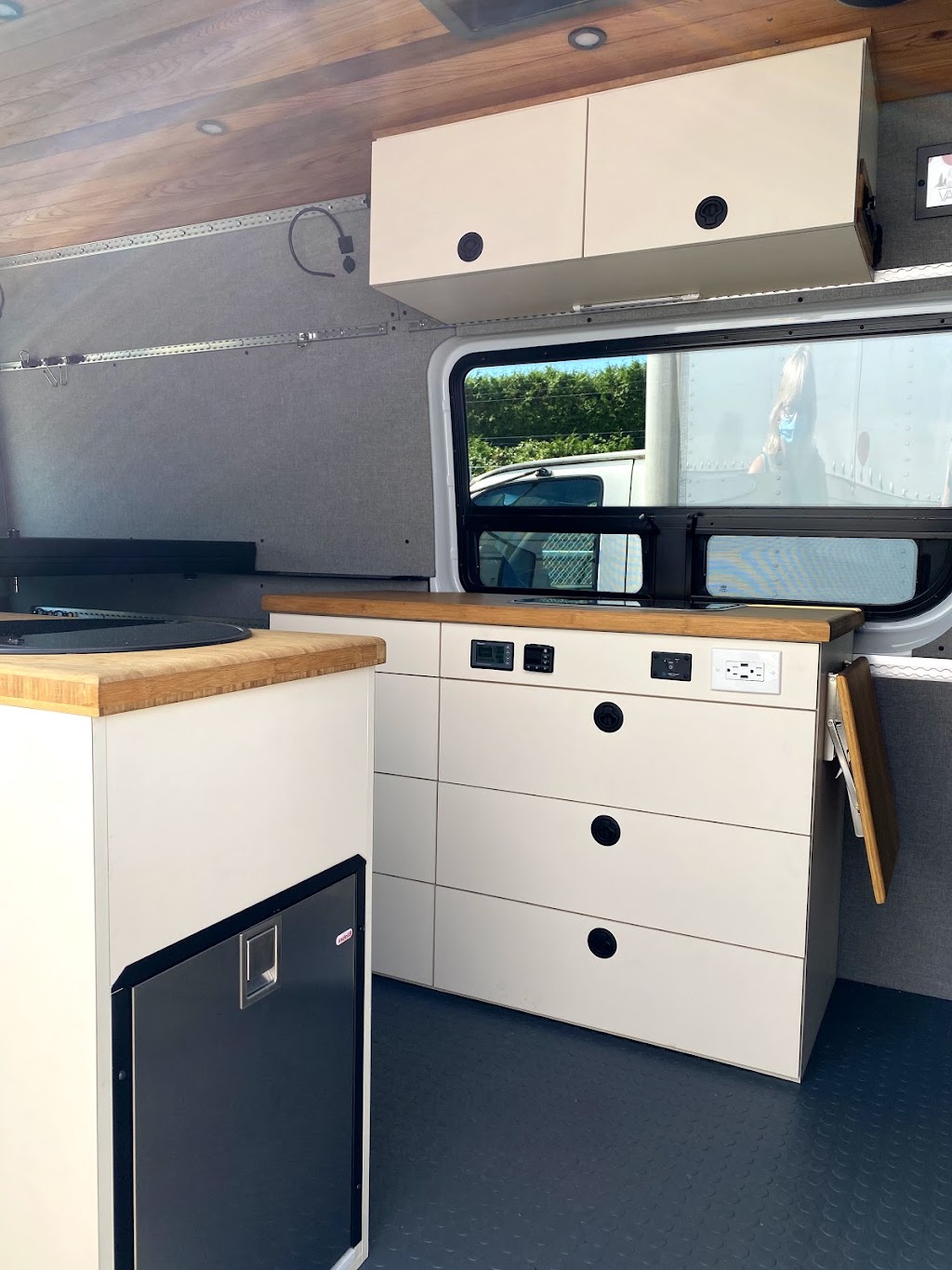 MY Kitchen Cabinet Co | 2480 Shell Rd, Richmond, BC V6X 2P1, Canada | Phone: (778) 297-7760