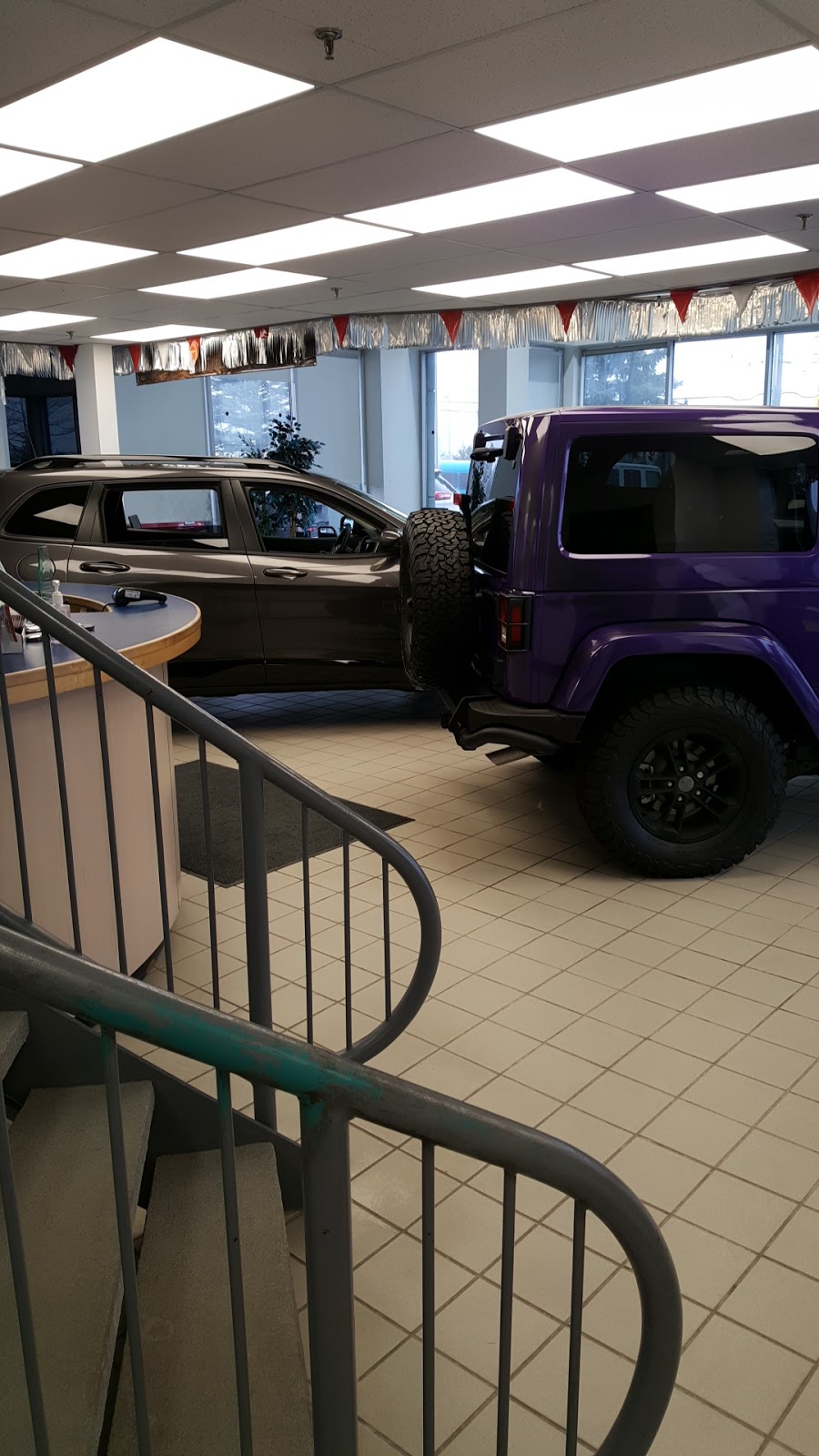 Aurora Chrysler | 14535 Yonge St, Aurora, ON L4G 6L1, Canada | Phone: (877) 645-2308