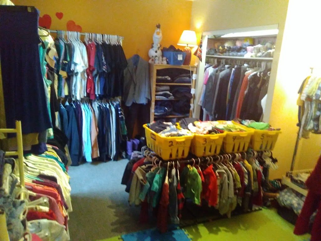 Friperie Quatres Saisons | 2763 Chemin Ste Marie, Mascouche, QC J7K 1N2, Canada | Phone: (450) 474-4446