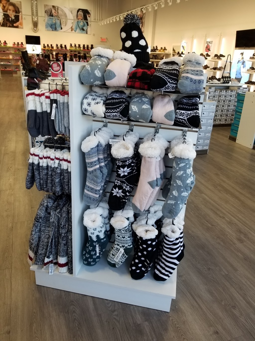 Chaussures Pop | 124 Rue Baby, Joliette, QC J6E 2V5, Canada | Phone: (579) 636-3660