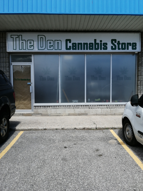 The Den Cannabis Store (Orillia) | store | 660 Atherley Rd Unit 5, Orillia, ON L3V 1P2, Canada | 7054171246 OR +1 705-417-1246