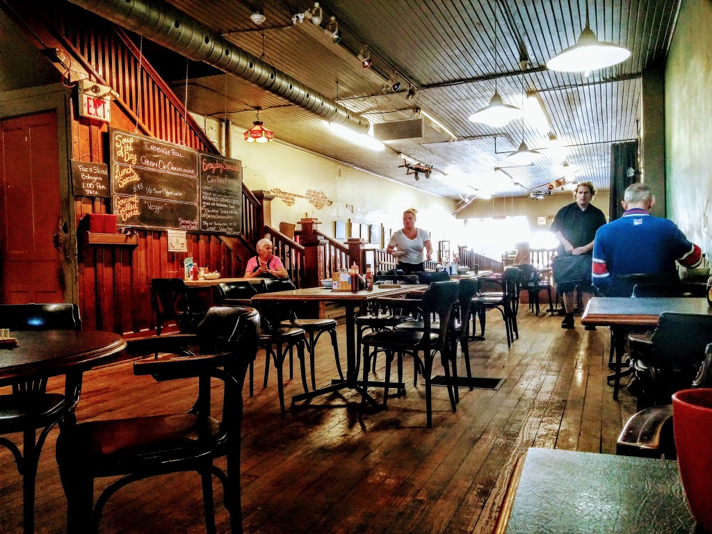 Flyers Cafe & Bakery | 144 Queen St, Dunnville, ON N1A 1H7, Canada | Phone: (905) 701-8527