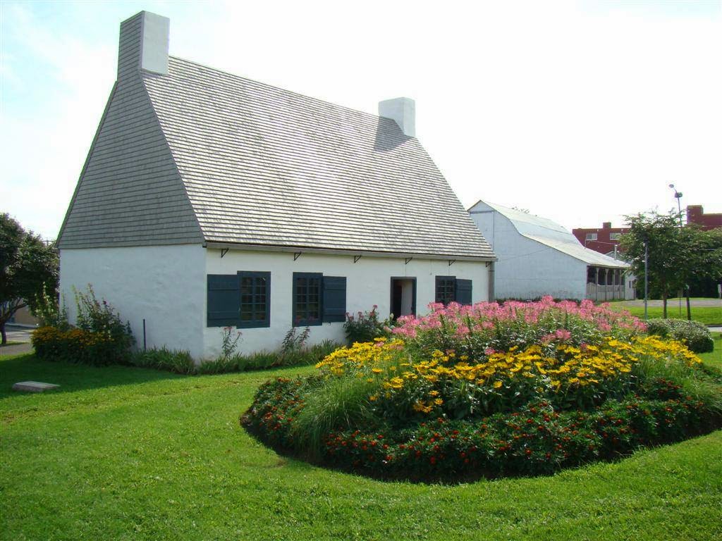 Girardin House | 600 Ave Royale, Quebec City, QC G1E 7G3, Canada | Phone: (418) 821-7049