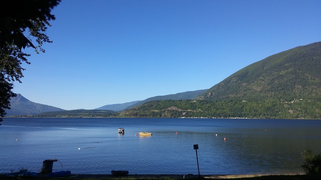 Sky Blue Waters Resort | 3463 Sunnybrae-Canoe Point Rd, Tappen, BC V0E 2X1, Canada | Phone: (250) 835-4531