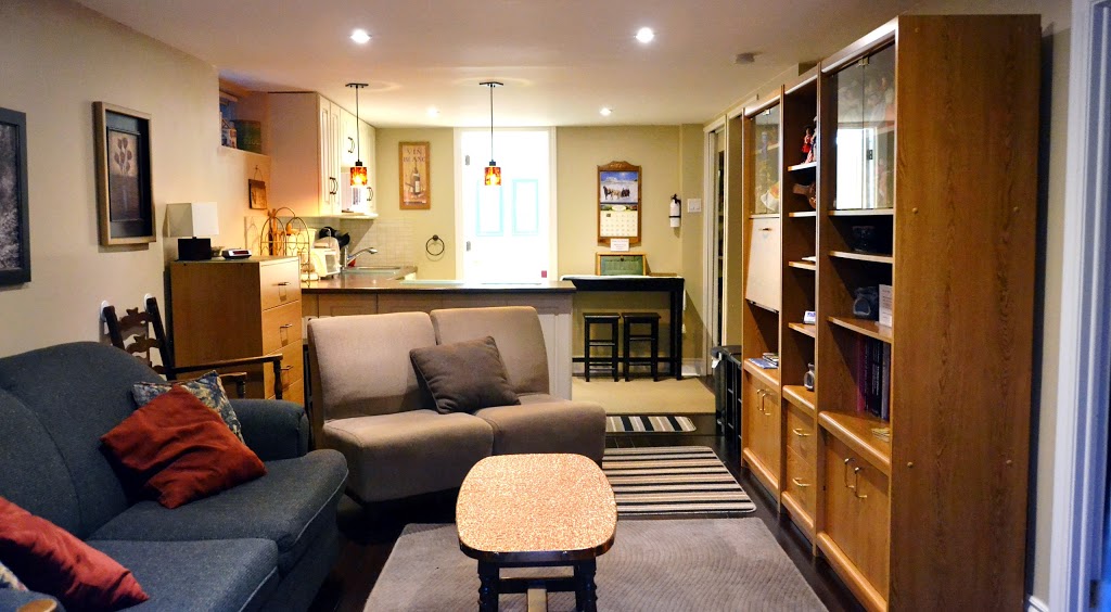 Creekside B&B and guest suite | 3158 Pinemeadow Dr, Burlington, ON L7M 2Z6, Canada | Phone: (905) 336-5382