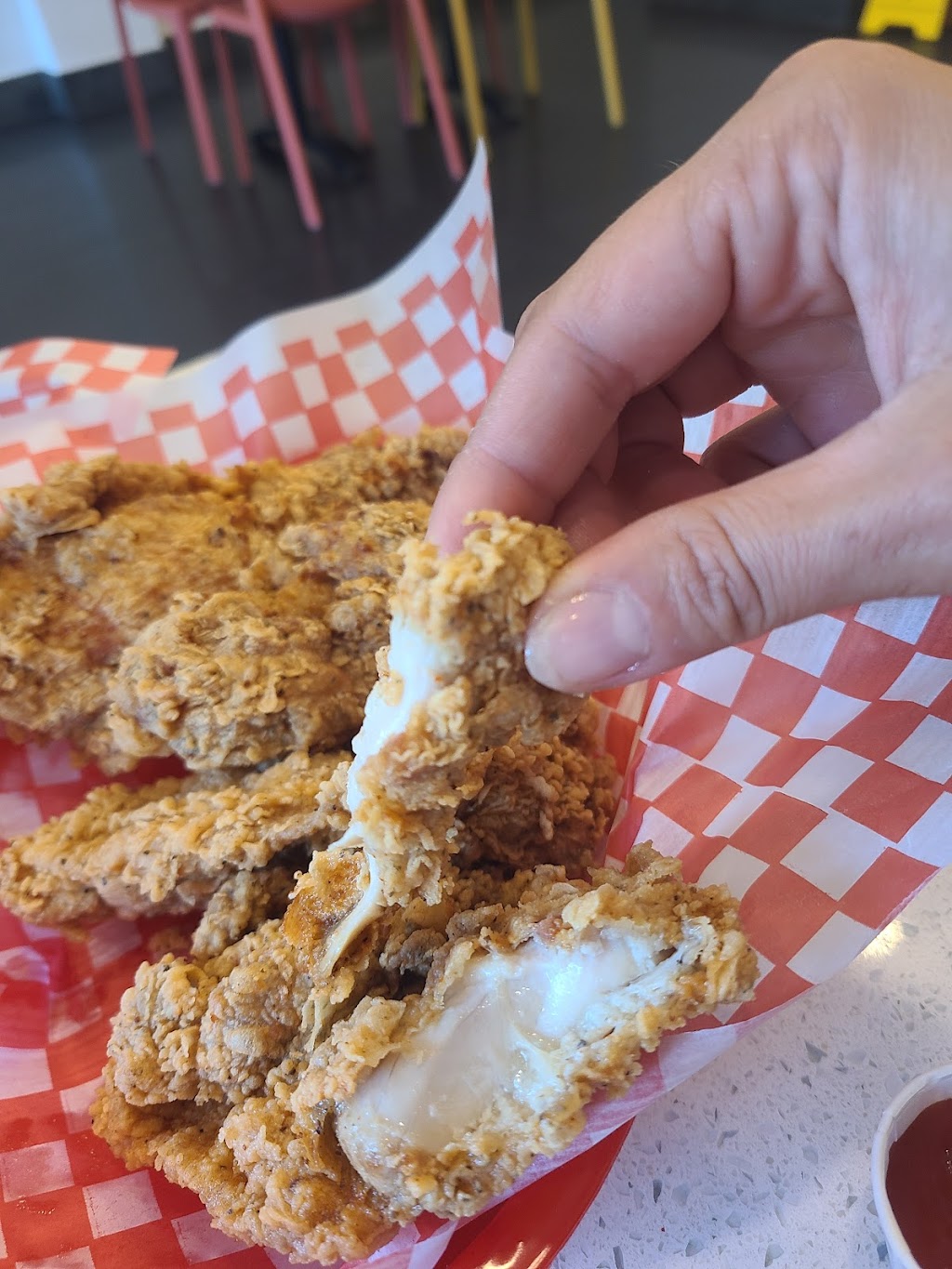 Crispys Resto Grill | 2446 Bank St unit 104, Ottawa, ON K1V 1A4, Canada | Phone: (613) 731-3535