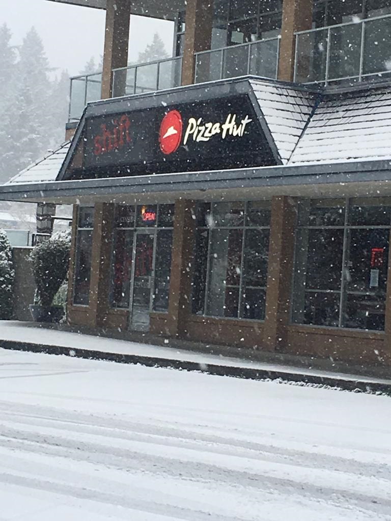 Pizza Hut Best Pizza In Sechelt | 5760 Teredo St Suite 102, Sechelt, BC V0N 3A0, Canada | Phone: (604) 885-1288