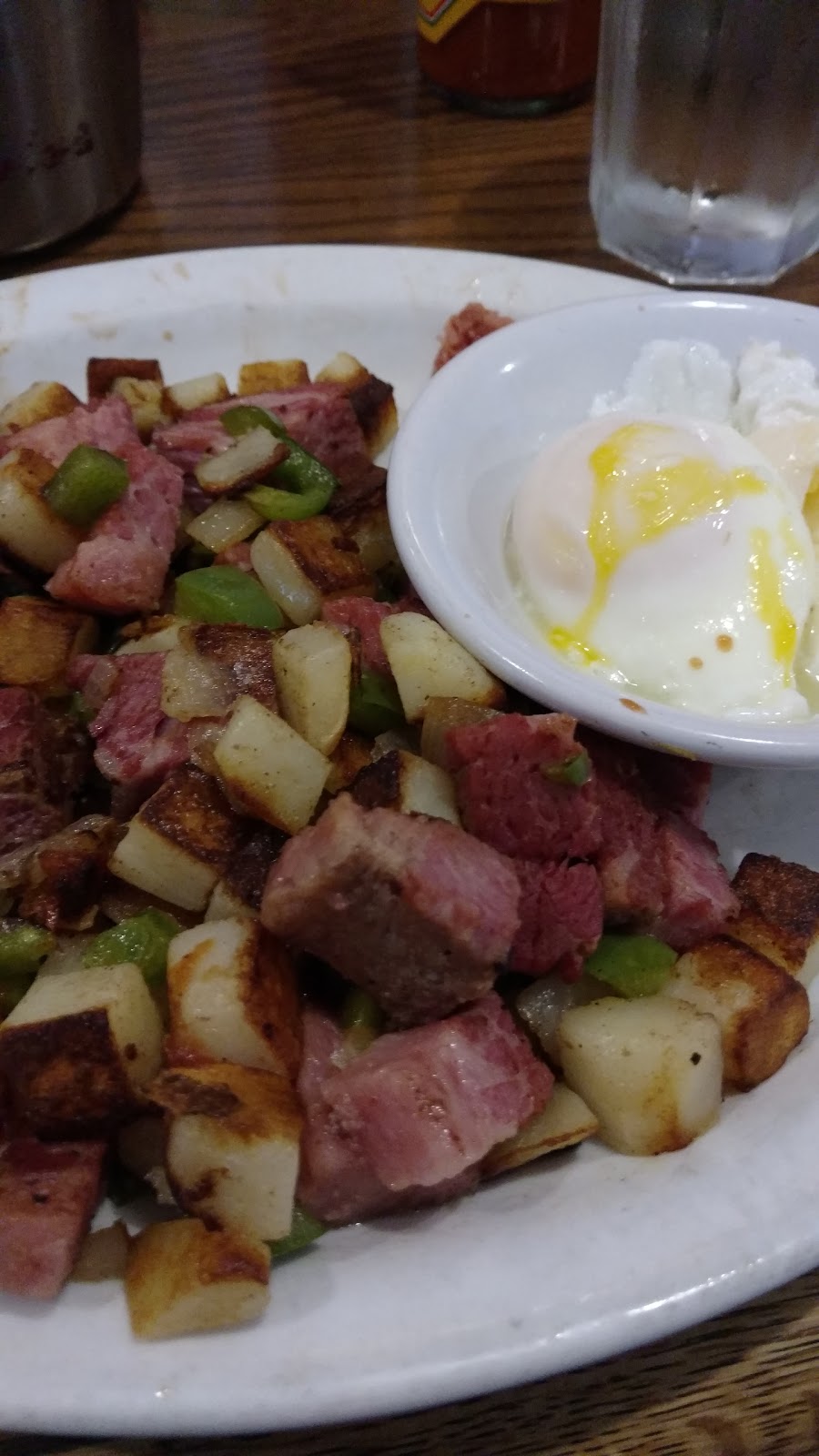 Village Inn Pub & Eatery | 3020 Northwest Ave, Bellingham, WA 98225, USA | Phone: (360) 734-2490